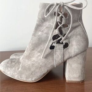 Steve Madden Light grey suede booties